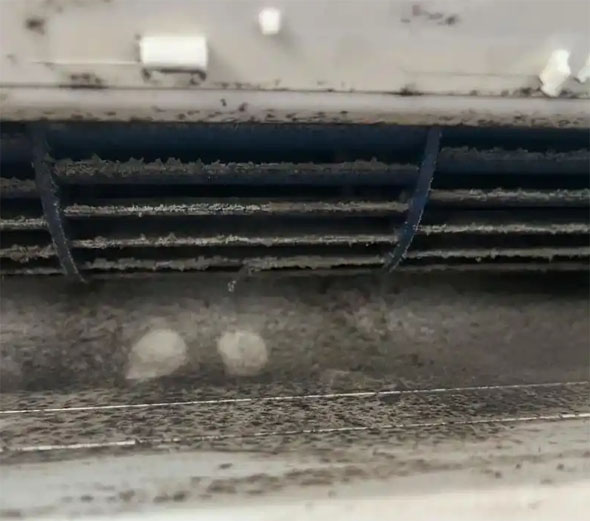 通海空调吹的风有股烧焦味是怎么回事